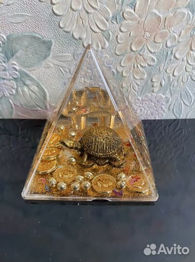 Подставка-пирамида для ручек