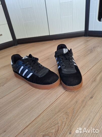 Кроссовки adidas