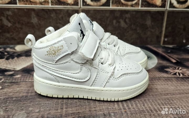 Детские высокие кроссовки