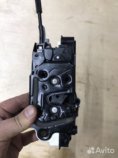 Замок задней правой двери Passat CC