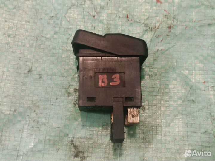 Кнопка подогрева стекла задняя Volkswagen Passat