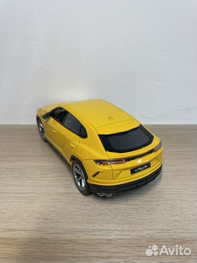 Lamborghini Urus 1:24 модель Welly