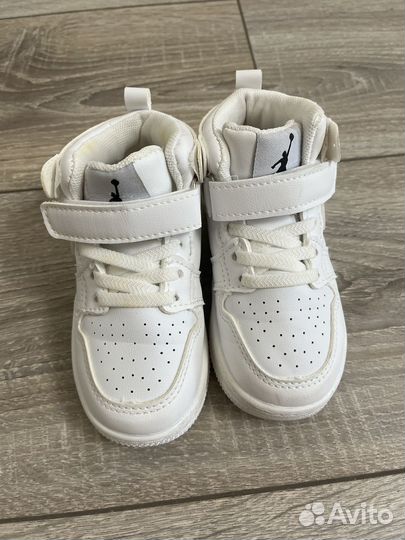 Кроссовки для девочки