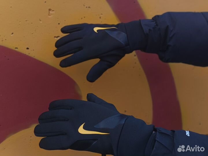 Перчатки Nike hyperwarm