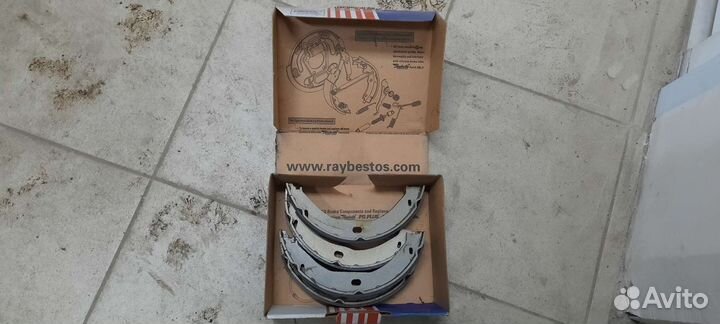 Колодки стояночного торм. Jeep Grand Cherokee/2000