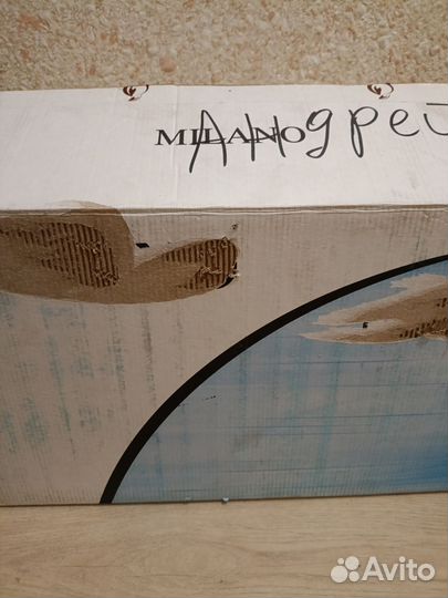 Коробка с детскими вещами