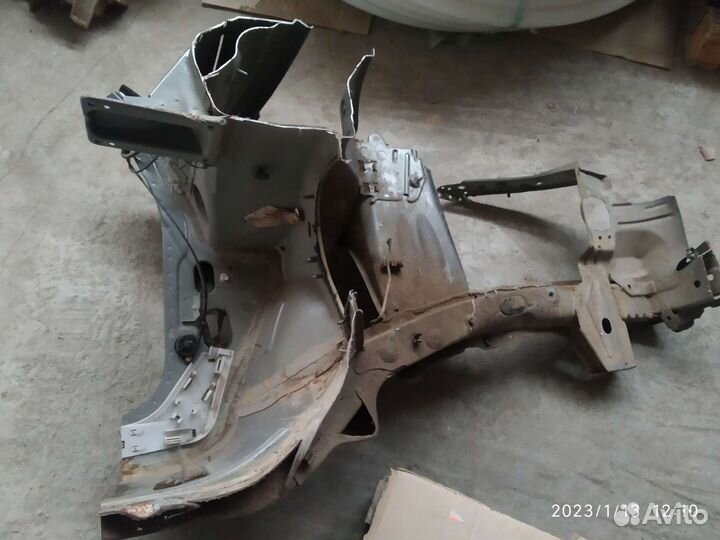 Левая четверть на рено симбол