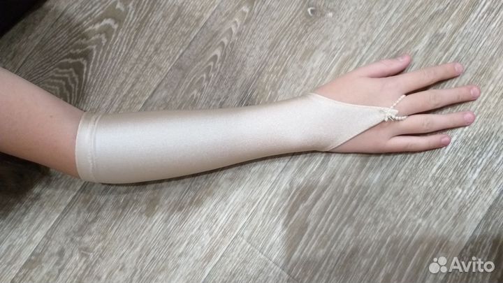 Перчатки к платью на новый год