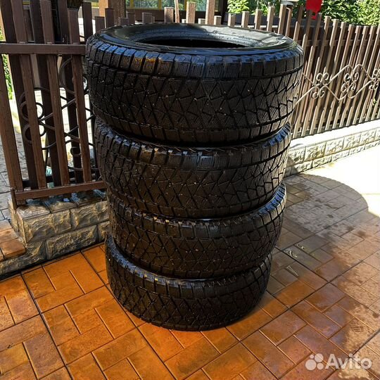 Bridgestone Blizzak DM-V2 285/60 R18 116Q