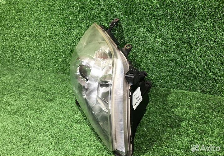 Фара правая галоген Toyota Avensis T250 2006-20