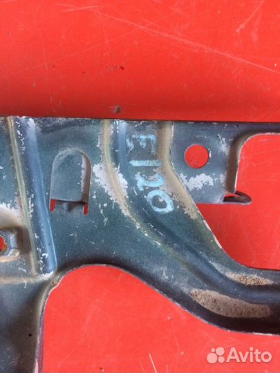 Планка радиатора Toyota Corolla E150