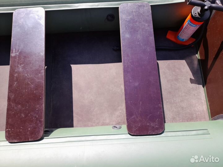 Надувная весельная лодка