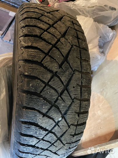 Nitto Therma Spike 225/60 R17