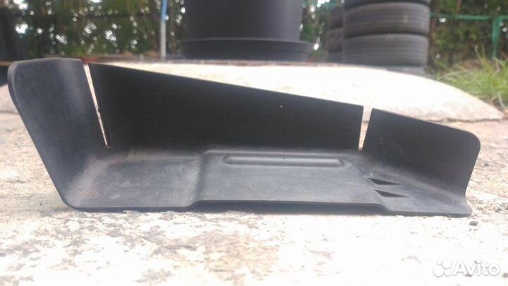 Дефлектор радиатора левый Nissan Juke HR16DE 2013