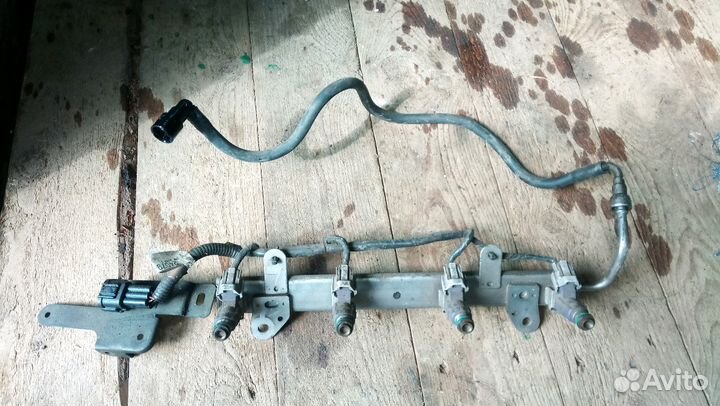 Топливная рейка с форсунками ниссан т30 бензин