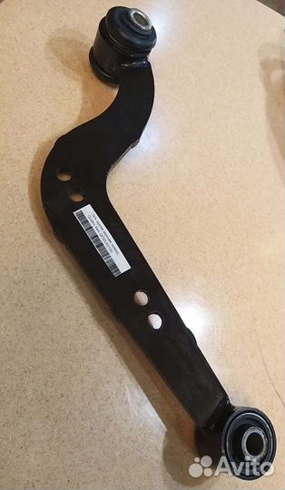 Поперечный верхний правый рычаг Toyota RAV4