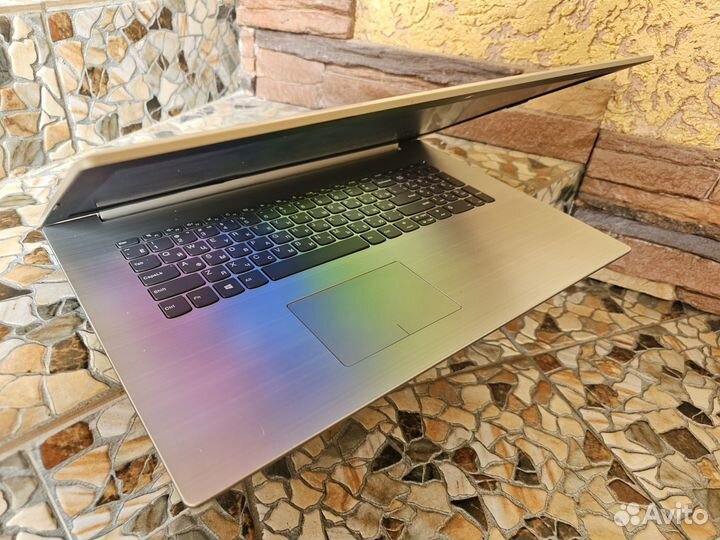 Огромный Lenovo/17.3