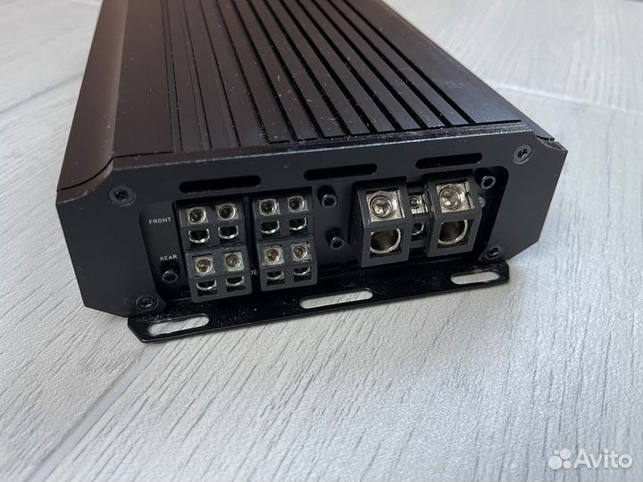 Усилитель 4-х канальный swat GLK-F175D