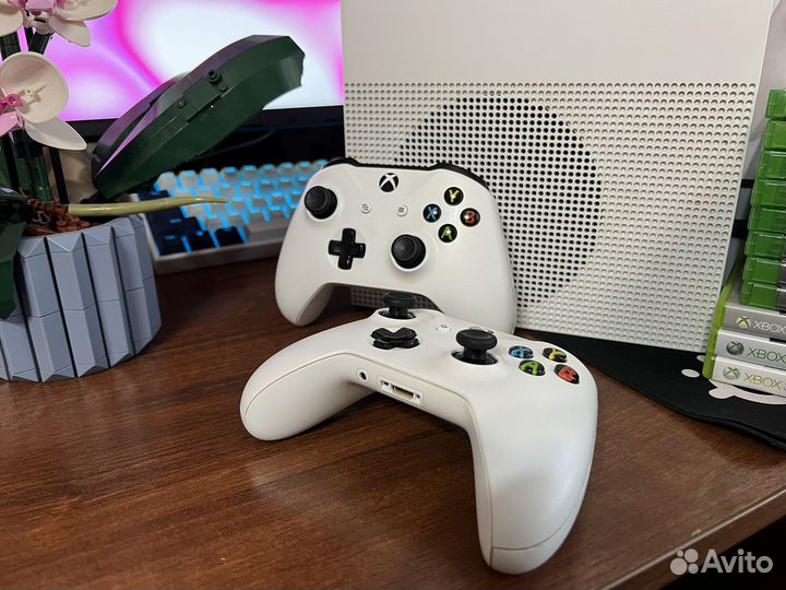 Xbox One S 1tb+подписка на год