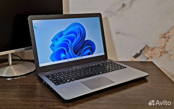 Asus/Core i5/IPS/Nvidia mx130/SSD