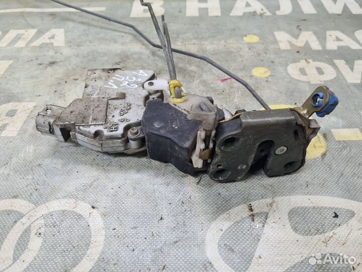 Замок двери передний левый Nissan Maxima A32