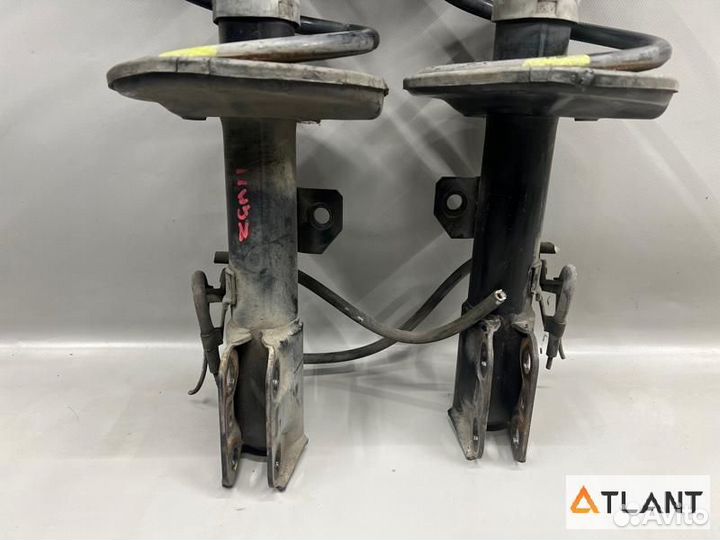 Стойка передняя toyota isis