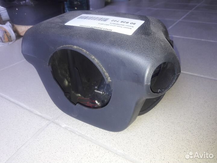 Кожух рулевой колонки на Nissan Tiida