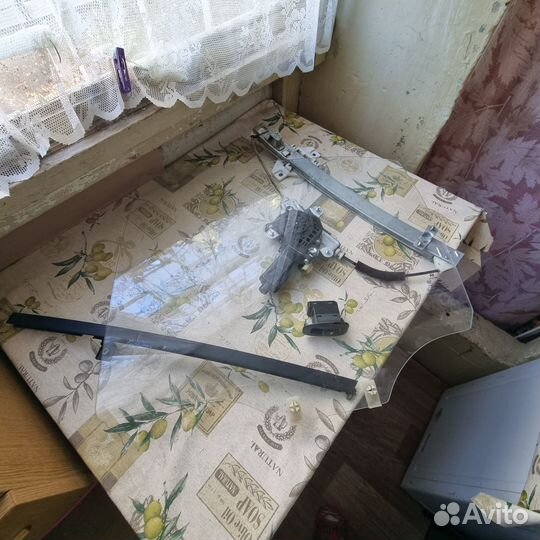 Стекло двери Hyundai Accent