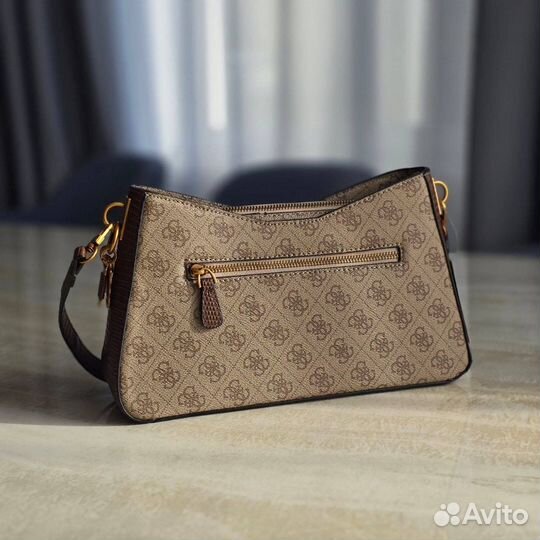 Яркая и модная сумка Guess для уверенных в себе женщин