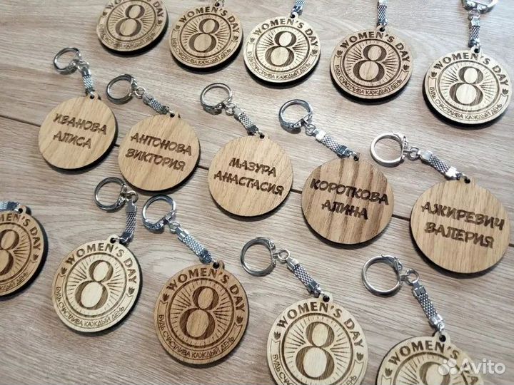 Брелок деревянный, подарок школьнику на выпускной