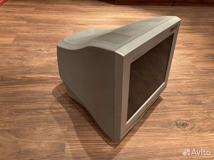 Монитор LG flatron F700P