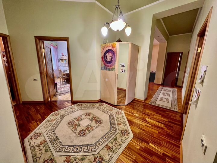 4-к. квартира, 132,2 м², 2/5 эт.