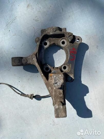 Кулак поворотный передний правый 9461944