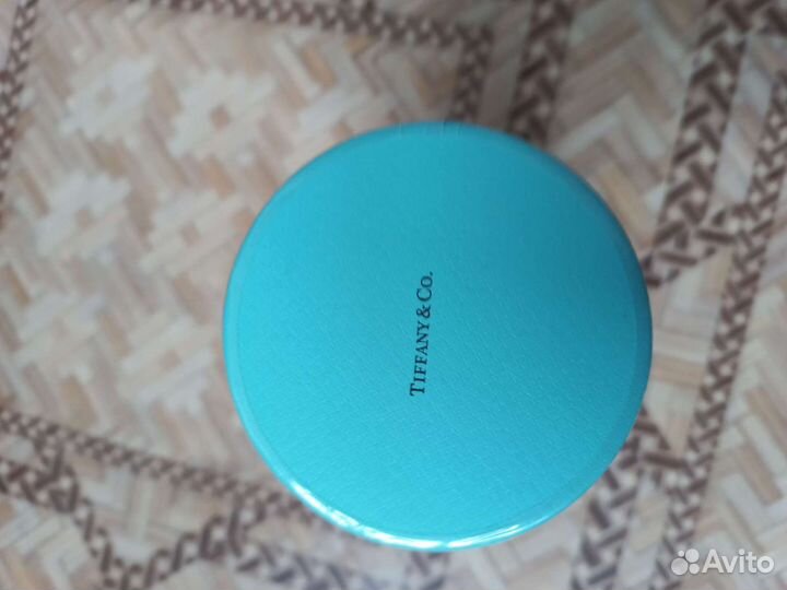 В упаковке. Новые. Духи парф. Вода