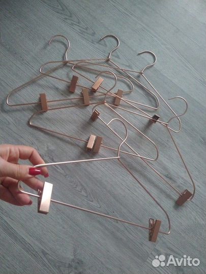 Вешалки розовое золото