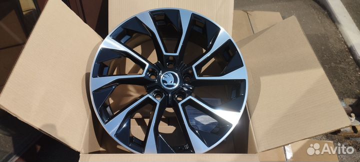 Новые диски R17 Volkswagen Tiguan (арт.HSB\FP)