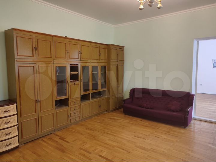 2-к. квартира, 70 м², 1/2 эт.