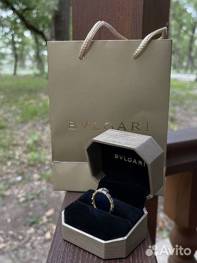 Золотое кольцо Bvlgari с бриллиантами