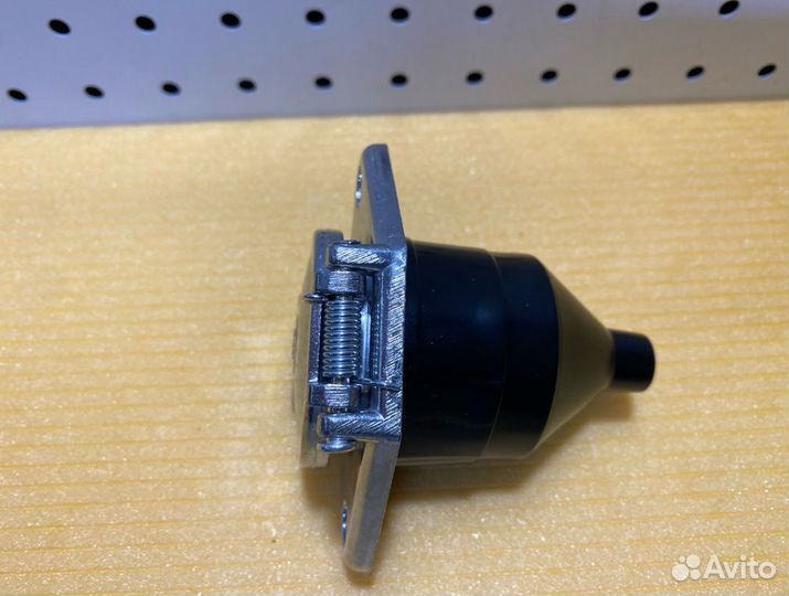 Розетка 7 полюсов Man 2023