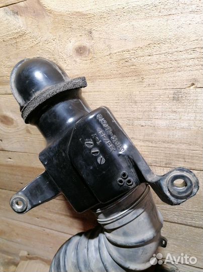 Корпус воздушного фильтра Toyota Land Cruiser Prad