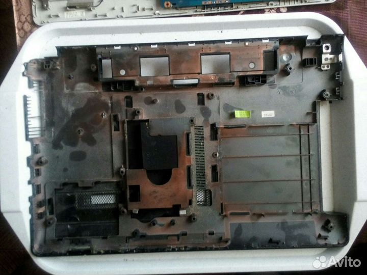 Ноутбук samsung 300E5C нижняя часть