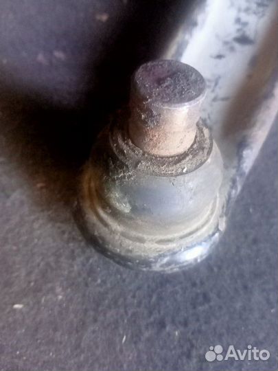 Рычаг подвески передний правый Mitsubishi