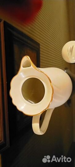 Стаканы, ваза, кофейник