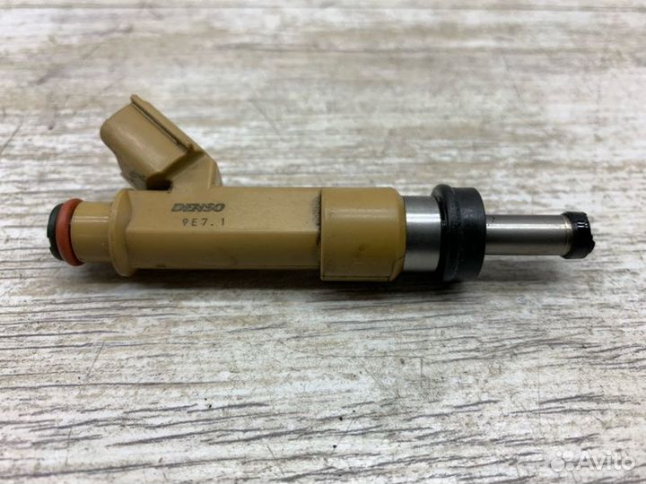 Форсунка топливная Toyota Avensis универсал