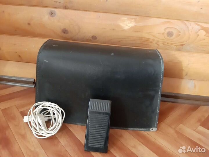 Электрическая швейная машинка