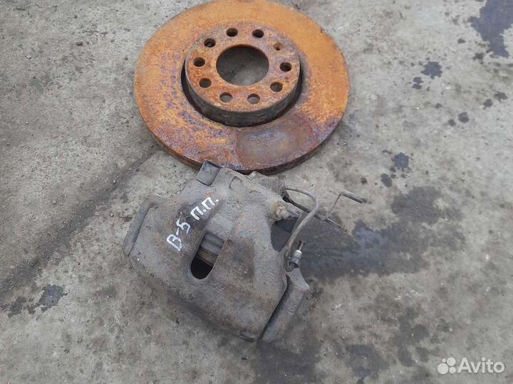 Суппорт передний правый Volkswagen Passat B5