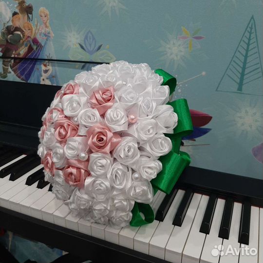 Свадебный букет из атласных лент