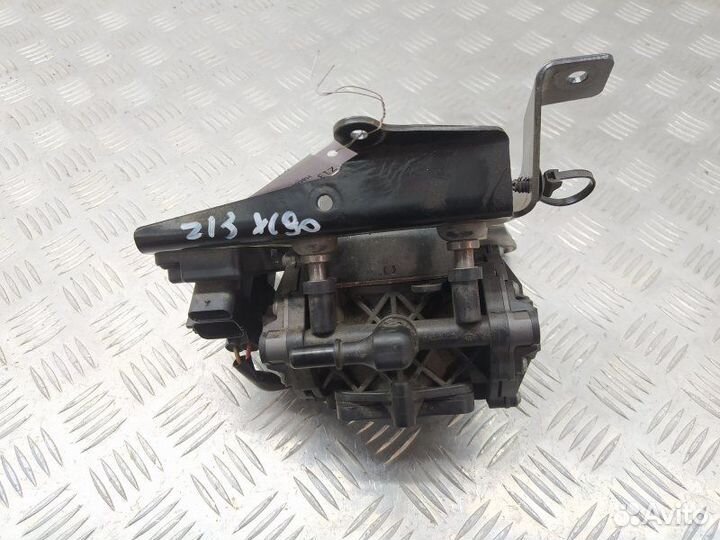 Б/У Б/У Насос вакуумный 31658684 volvo