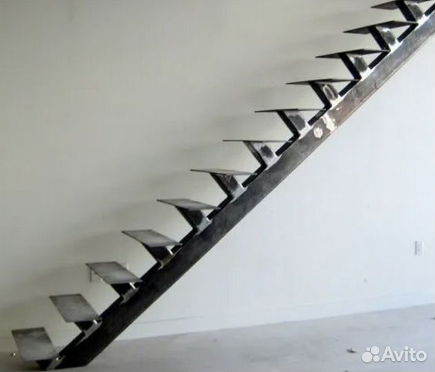 Лестница на металлокаркасе под ключ