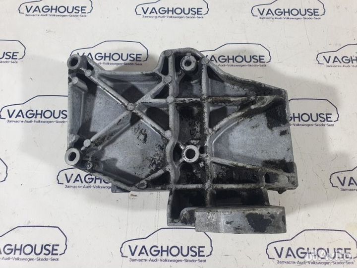 Кронштейн кондиционера Volkswagen Passat B5 3B2